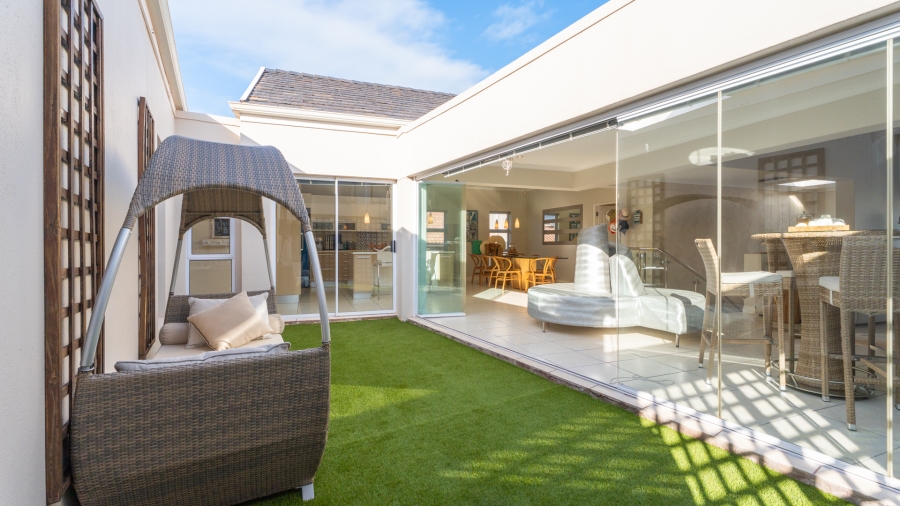 4 Bedroom Property for Sale in Calypso Beach Western Cape